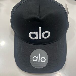 ALO Yoga Black and White Hat